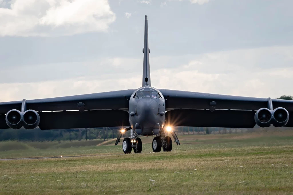 Phim 69 Com Huyền Thoại Trên Không Từ Chiến Trường Đến Văn Hóa Đại Chúng